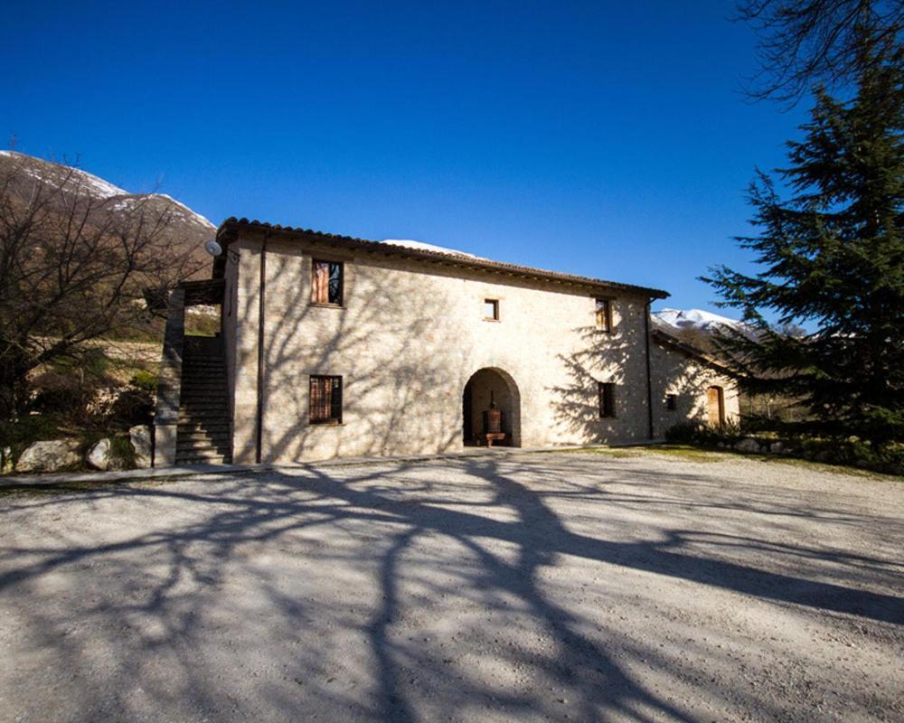 Agriturismo Il Casale Degli Amici Норча Экстерьер фото